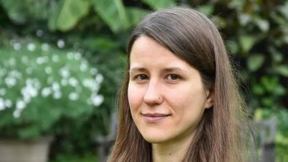 La profesora Sandra Wachter dice que es comprensible que algunas personas se sientan "abrumadas" por sus teléfonos inteligentes
