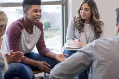La profesora señala que no todas las preguntas demuestran un interés sobre el resto
