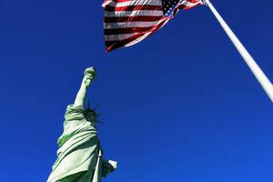 La prohibición aplica a funcionaros de un país americano
