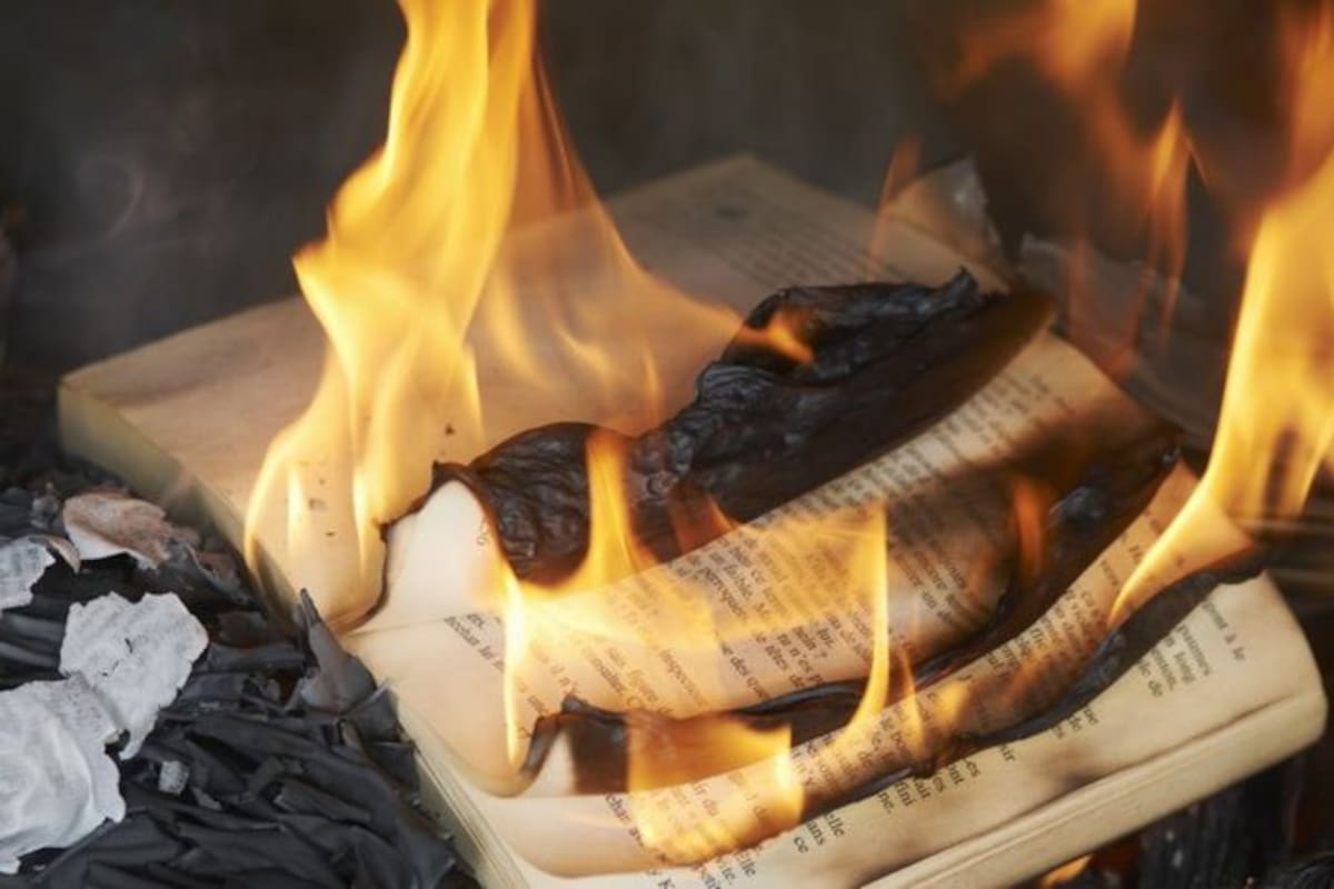 La prohibición de libros se hizo por siglos y sigue vigente tanto en Occidente como en Oriente
