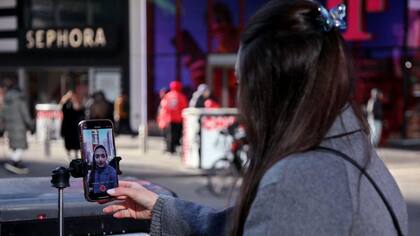 La prohibición de TikTok en EE.UU. ha decepcionado a millones de usuarios, algunos de los cuales ganan dinero a través de la aplicación.