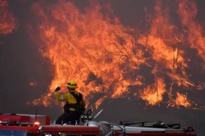 La prolongación de La Niña agravará la sequía en el Cuerno de África, que amenaza la subsistencia de unos 18 millones de personas, advirtió la OMM; una de las más temidas consecuencias de la sequía son los incendios forestales.