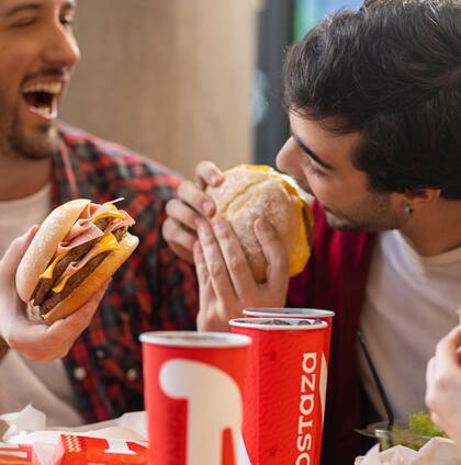 ¿La promesa de Mostaza? MEGA hamburguesas.