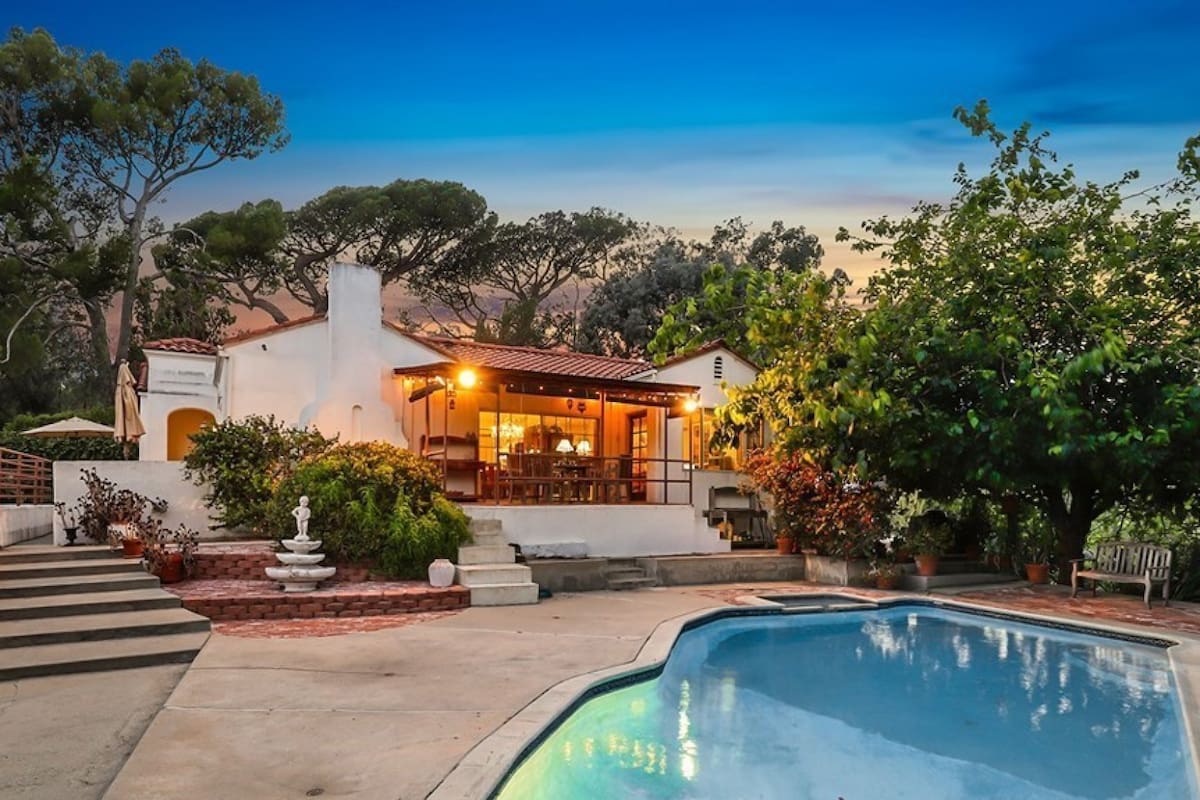 La propiedad bautizada “Los Feliz”, ubicada en Los Ángeles, California (Estados Unidos) se hizo famosa cuando sus propietarios, Leno y Rosemary LaBianca, fueron brutalmente asesinados a puñaladas