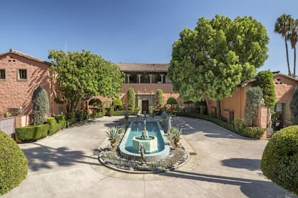 La propiedad, con una rica (y conflictiva) historia, está en venta por casi US$90 millones, un precio "realista"