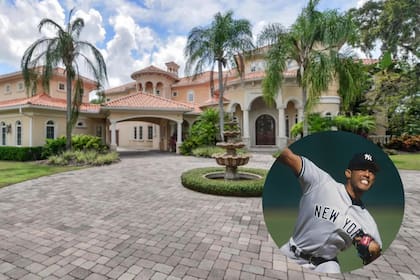 La propiedad, construida en 2007, está ubicada en la exclusiva comunidad cerrada de Avila, en Tampa, y cuenta con piscina climatizada, jacuzzi, y vistas panorámicas