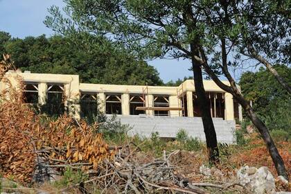 La propiedad, cuya primera etapa de construcción ya está ejecutada, incluye una pileta de diseño infinito.