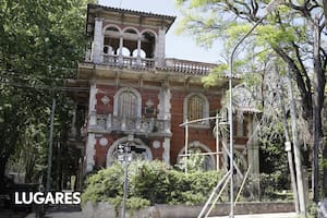 La propiedad está en ruinas desde hace años. Aunque se vendió, continúa abandonada y los vecinos reclaman su puesta en valor.