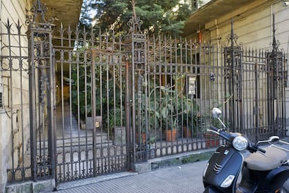 La propiedad fue proyectada por los ingenieros y arquitectos Raúl G. Pasman y Enrique Marcó del Pont