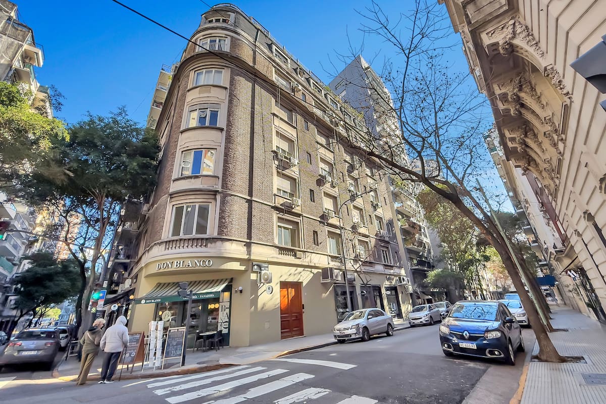Dúplex en Recoleta en Venta: Descubre el Propiedad Arriba del Departamento de Cristina Kirchner 1 Dúplex en Recoleta en Venta: Descubre el Propiedad Arriba del Departamento de Cristina Kirchner