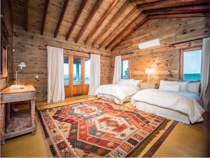 La propiedad tiene seis habitaciones en suite; también se sumarán al proyecto habitaciones de estilo glamping, distribuídas a los largo del terreno