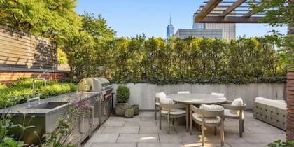 La propiedad tiene terraza propia de 245 m2 con vista a la ciudad