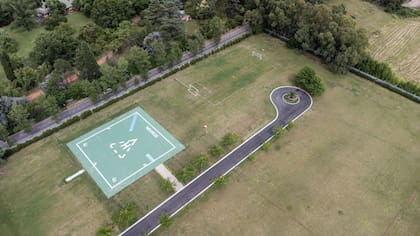 La propiedad ubicada en Villa Rosa cuenta con muros perimetrales de gran altura, cerco electrificado y cámaras de vigilancia