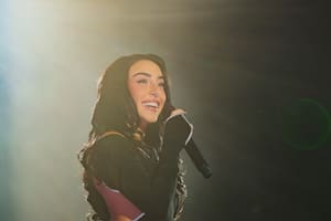 La propuesta artística de Nicki Nicole la llevará a reinterpretar su universo sonoro en un formato sinfónico, acompañada por más de 70 músicos bajo la dirección del aclamado compositor y músico Nico Sorín