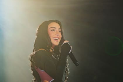 La propuesta artística de Nicki Nicole la llevará a reinterpretar su universo sonoro en un formato sinfónico, acompañada por más de 70 músicos bajo la dirección del aclamado compositor y músico Nico Sorín