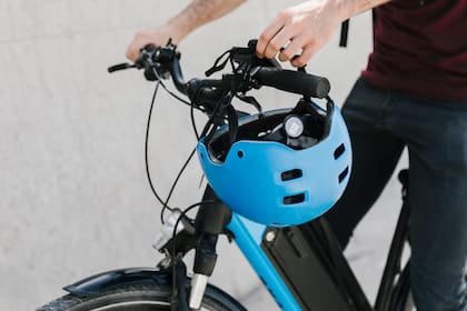 La propuesta busca incentivar el uso de transporte público, bicicletas, caminatas y viajes compartidos como alternativas al automóvil.