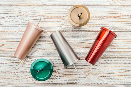 La propuesta busca obligar a los establecimientos que los clientes utilicen sus propios vasos reutilizables en lugar de los vasos de plástico de un solo uso