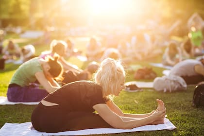 La propuesta cruza disciplinas y públicos: desde yoga y 5 ritmos hasta cocina saludable y biohacking