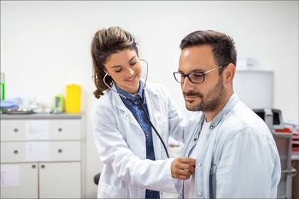 La propuesta de Durazo ampliaría la cobertura médica en California para hacerla completa para todos los grupos etarios