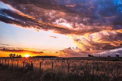 La propuesta de Lennon es ecléctica: los cielos, amaneceres y atardeceres tienen su protagonismo