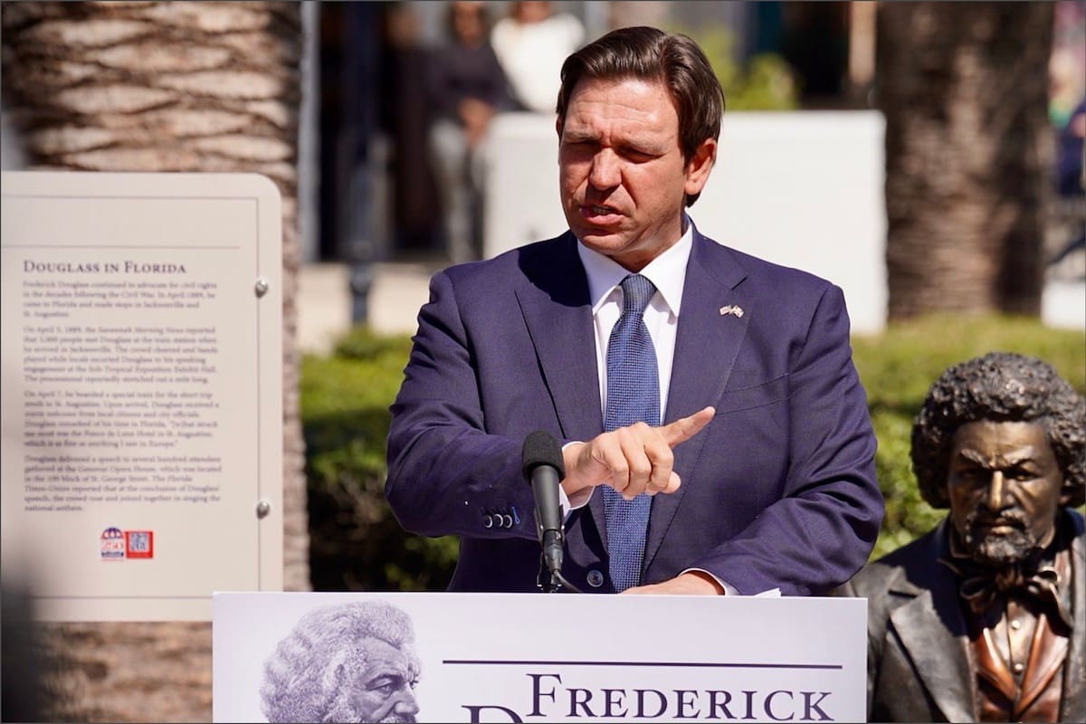 La propuesta de ley impulsada por Ron DeSantis busca actualizar y clarificar las definiciones legales relacionadas con las "bandas criminales" en Florida