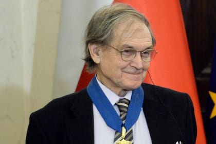 La propuesta de Roger Penrose -que ganó el Premio Nobel de Física en 2020- y de Stuart Hameroff se llama teoría de la "conciencia cuántica"