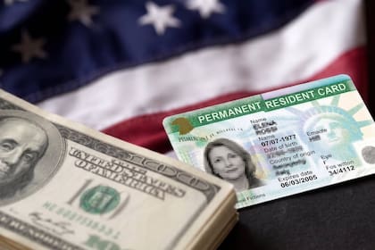 La propuesta de Uscis encarece el camino a la ciudadanía estadounidense para titulares de green card