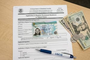 El cambio del Uscis que podría complicar el paso final hacia la ciudadanía de EE.UU.