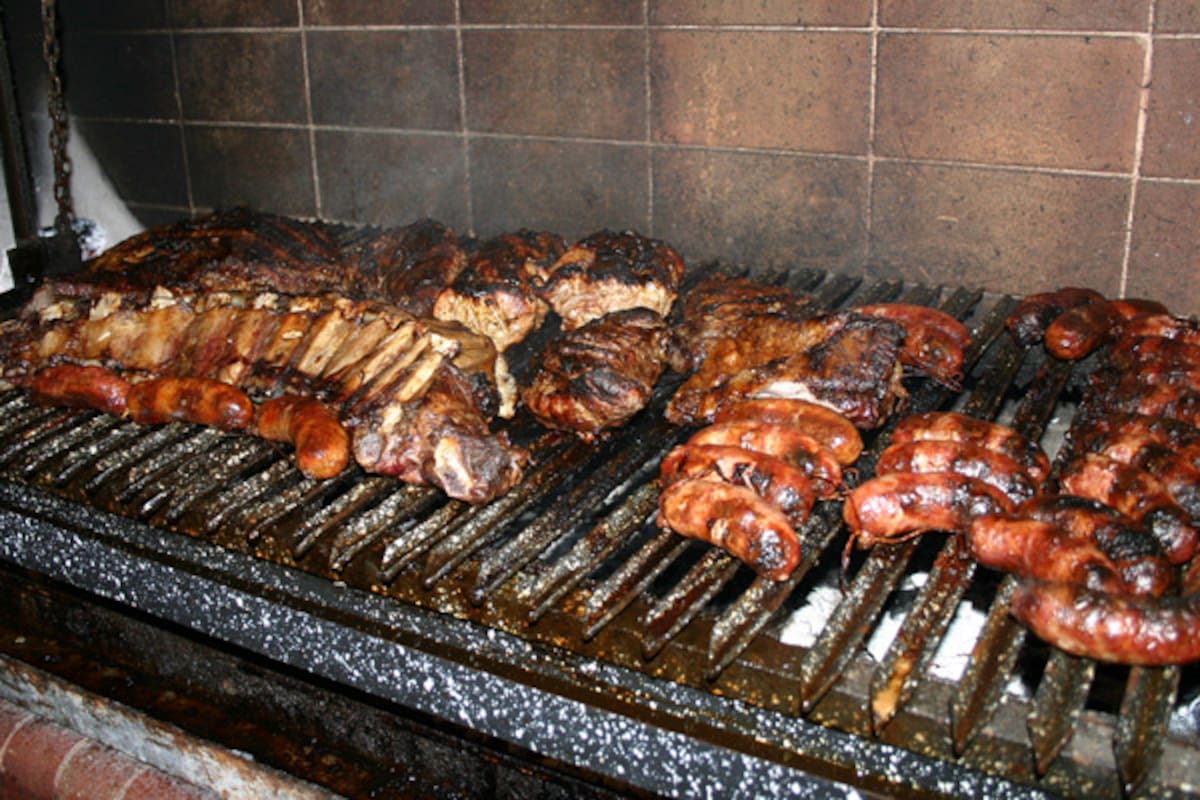 La propuesta del Mercado Central incluye asado, tapa de asado, chorizo, morcilla, chinchulín y pechito de cerdo