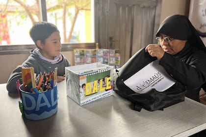 La propuesta es una intervención corta, de 20 minutos, en la que se hace un trabajo personalizado con el alumno, con cuadernillos que incluyen ejercicios acordes a su nivel.