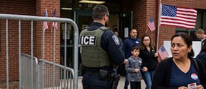 El candidato que quiere agentes de ICE en los centros de votación