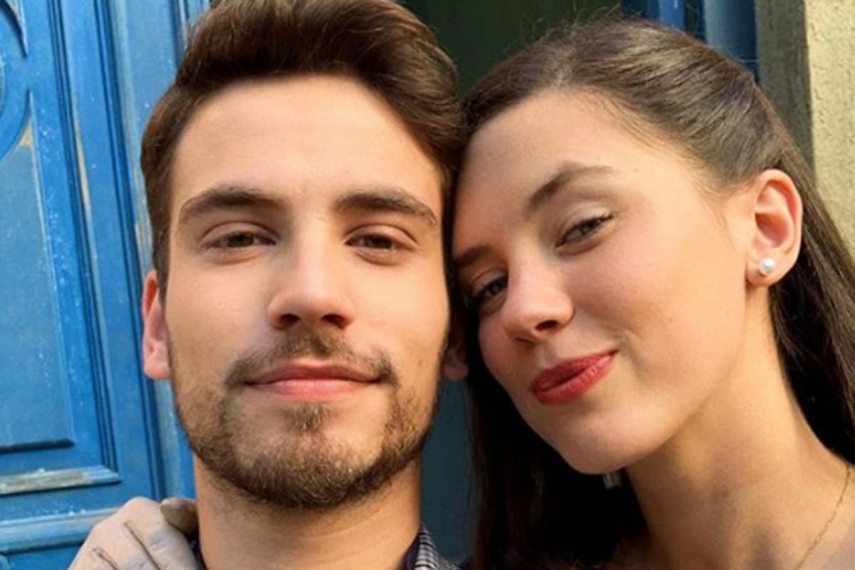 La protagonista de Argentina, Tierra de amor y venganza desmintió los rumores de romance con su compañero Albert Baró.