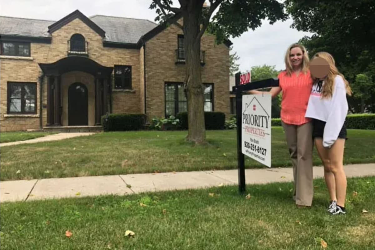 La protagonista del descubrimiento junto a su hija en la casa que compró