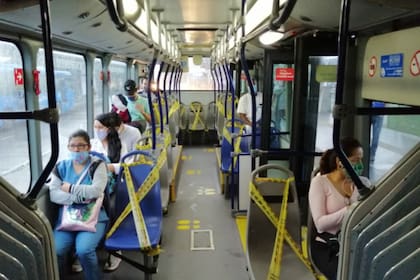 La protagonista del video de contenido sexual explícito grabado en un transporte público colombiano pidió perdón por lo sucedido