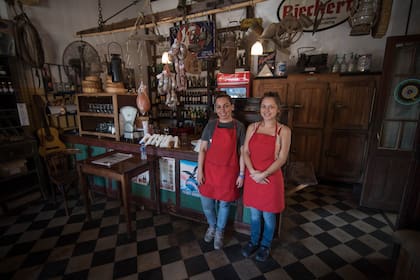La Protegida es un viejo almacén y una pasión por las antigüedades en un vértice histórico de Navarro.