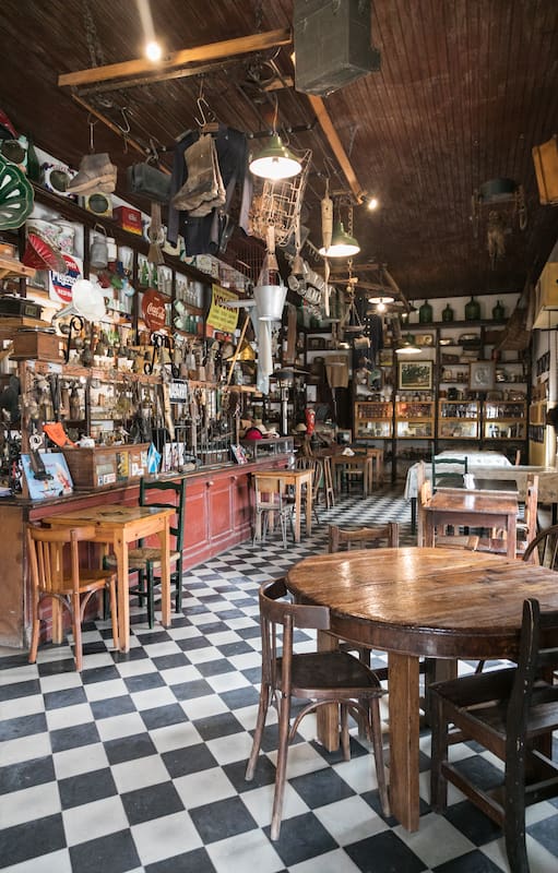 La Protegida, pulpería y restaurante típico de Navarro.