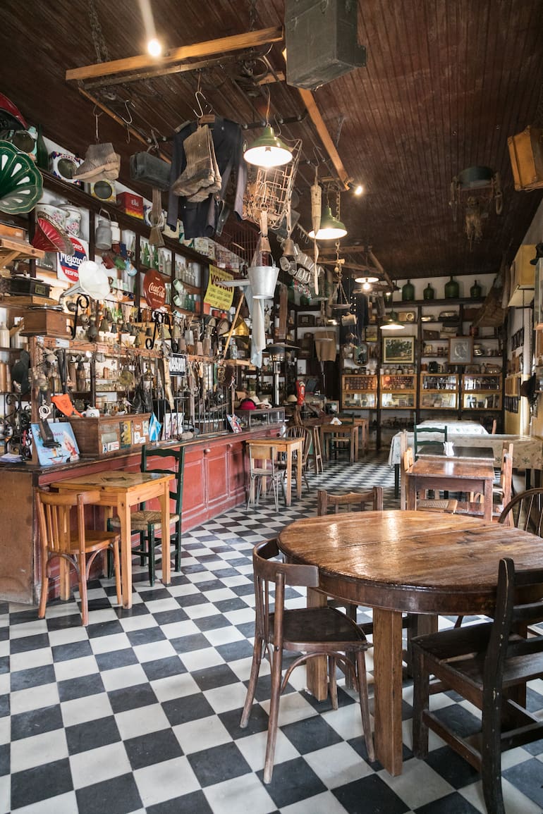 La Protegida, pulpería y restaurante típico de Navarro.
