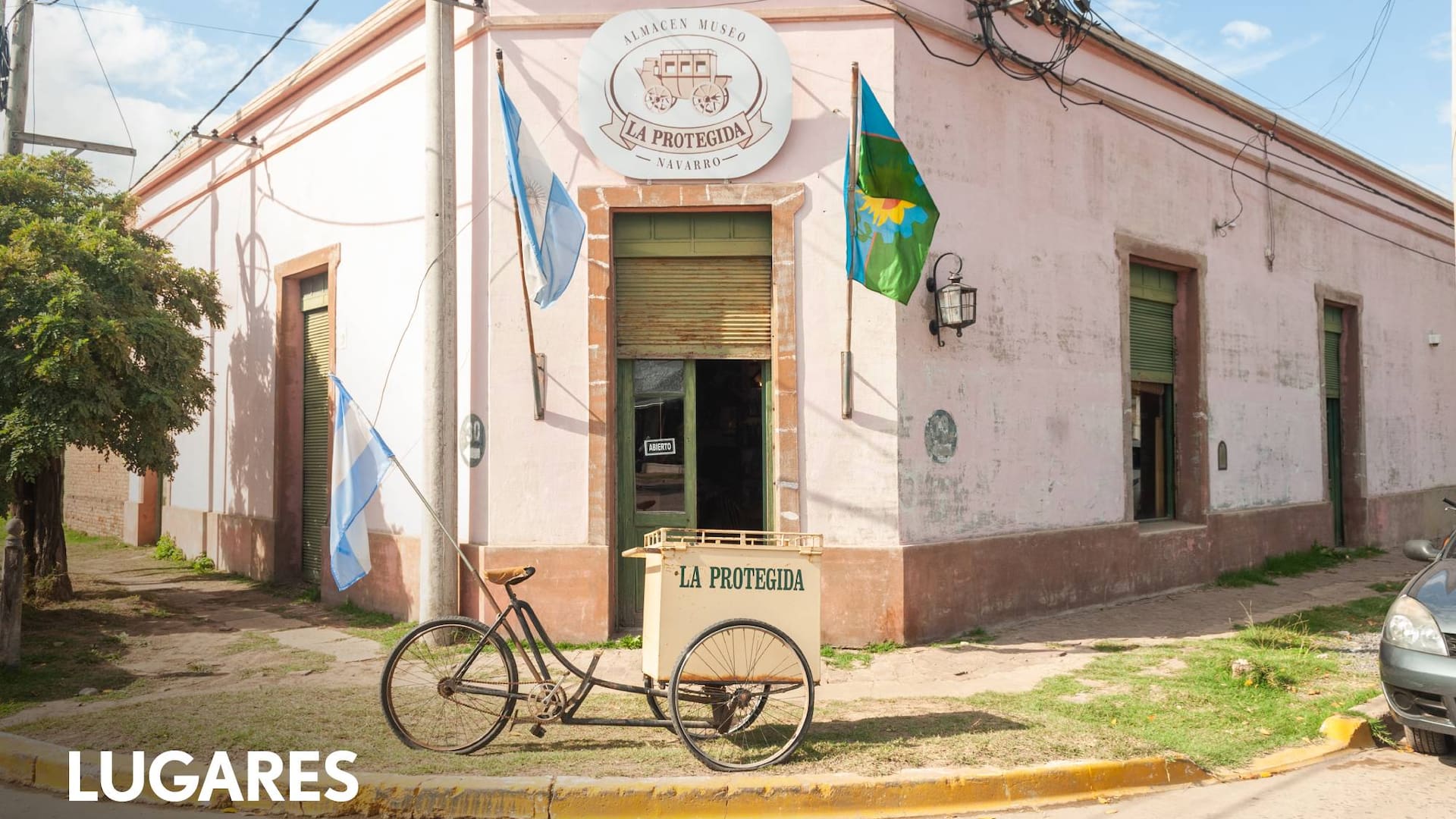 La Protegida, pulpería y restaurante típico de Navarro.