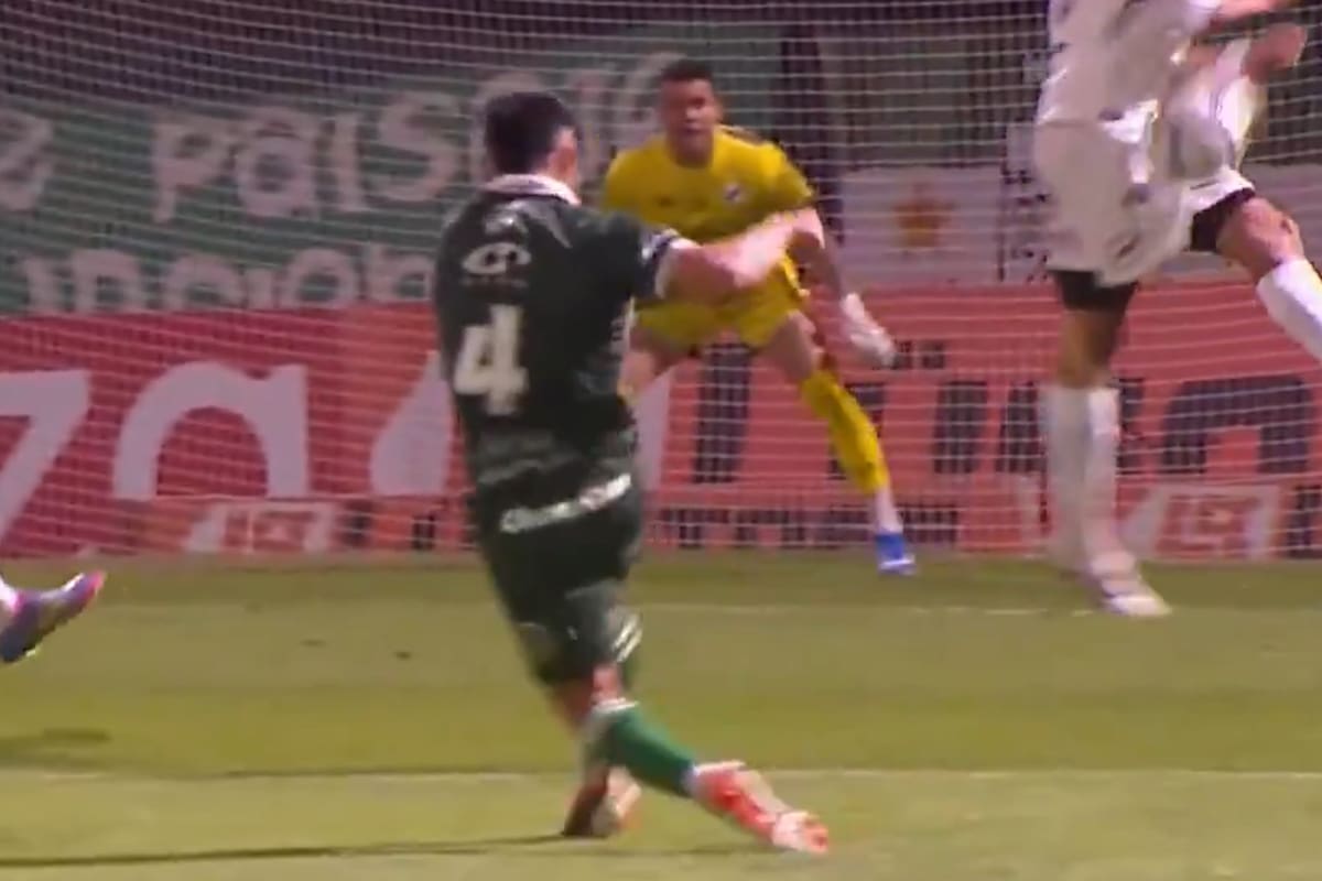 La protesta de All Boys en el penal que cobró Daniel Zamora y le dio la victoria a Ferro