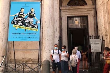 La megamuestra de Banksy en Roma ya un éxito en su primer día y podrá verse hasta el 11 de abril próximo