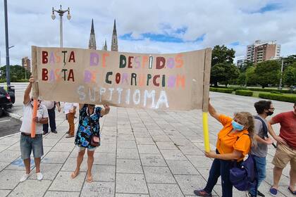 La protesta de IOMA en la Plaza Moreno de La Plata