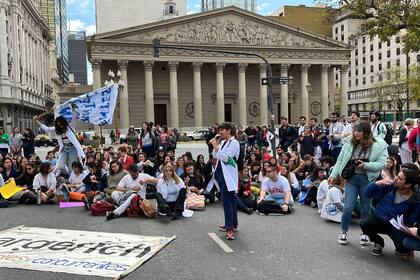 La protesta de los residentes de hospitales porteños, hace dos semanas