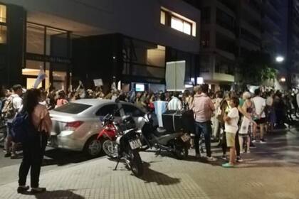 La protesta frente al domicilio del intendente Javkin