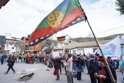 La protesta frente al Hotel Le Village en San Martín de los Andes contra los jueces de la Corte Suprema