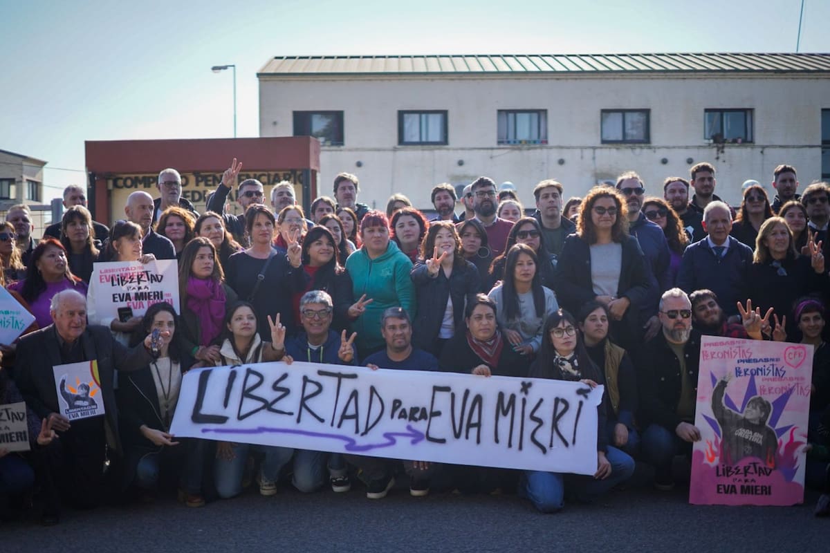 La protesta kirchnerista frente a la cárcel de Ezeiza