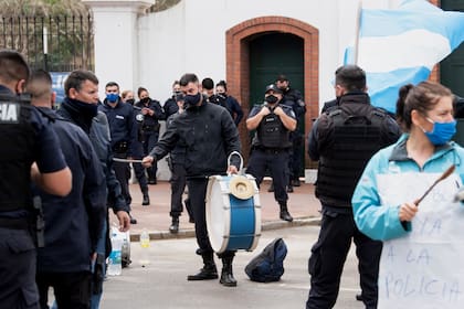 Investigan si durante la protesta policial se vio afectada la seguridad del presidente Alberto Fernández