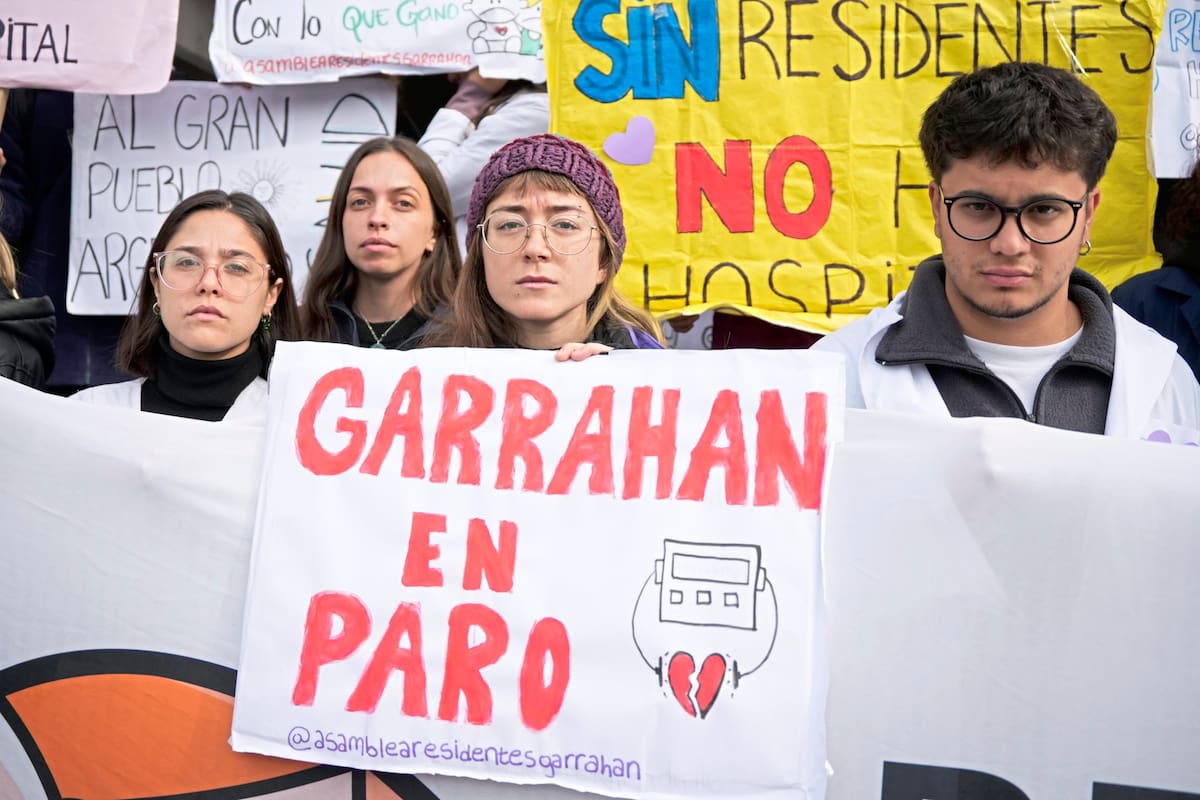 La protesta por mejoras salariales continúa en el hospital Garrahan a pesar del anuncio del Gobierno de otorgar un aumento salarial