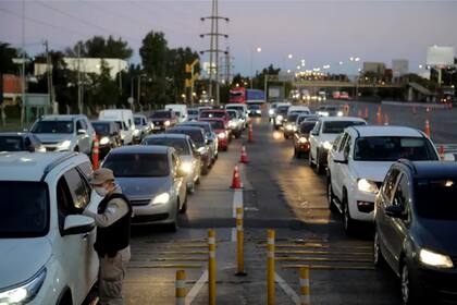 La provincia de Buenos Aires enfrenta un gran desafío para establecer la "cuarentena administrada" porque cuenta con la mayoría de casos positivos coronavirus