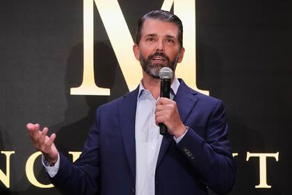 La próxima empresa de la familia Trump: una compañía de telefonía móvil