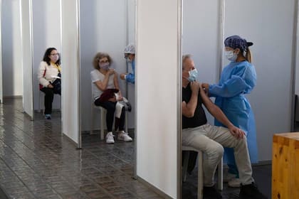 La próxima etapa de la vacunación en la ciudad de Buenos Aires tendrá mayores controles sobre los certificados médicos de los beneficiarios